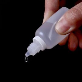 Knijpen en druppel voor druppel doseren