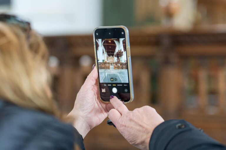 De camera-app gebruiken in een kerk